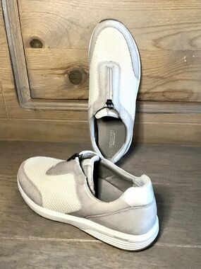 Rockport Slip On Sneaker W9/UK7 Taupe Mesh Zip Pull Walking Comfort CI8120 EUC
